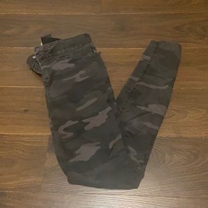 Democracy size 6 black Camo pants with ab technology